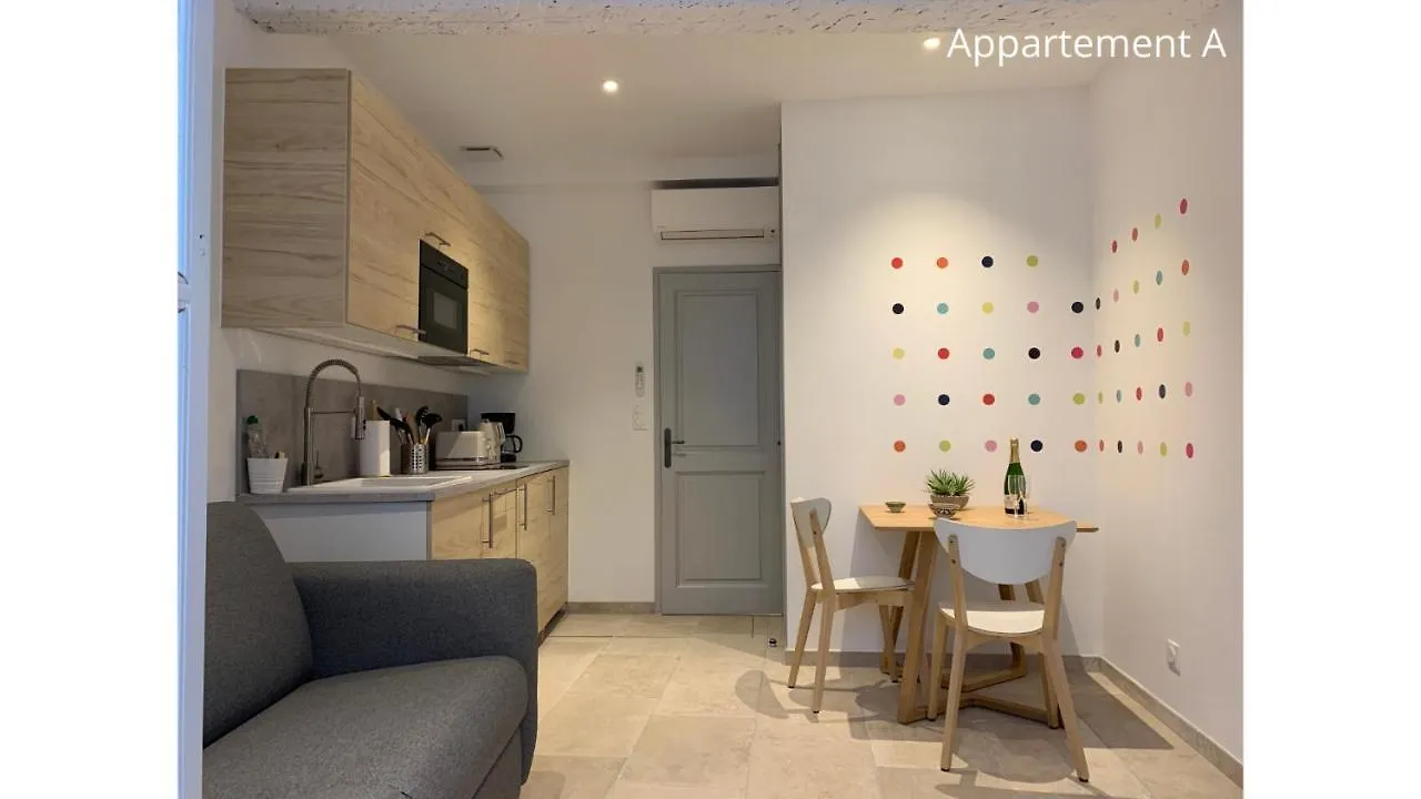 Holiday In Arles: Appartement De L'Amphitheatre Apartment Arles