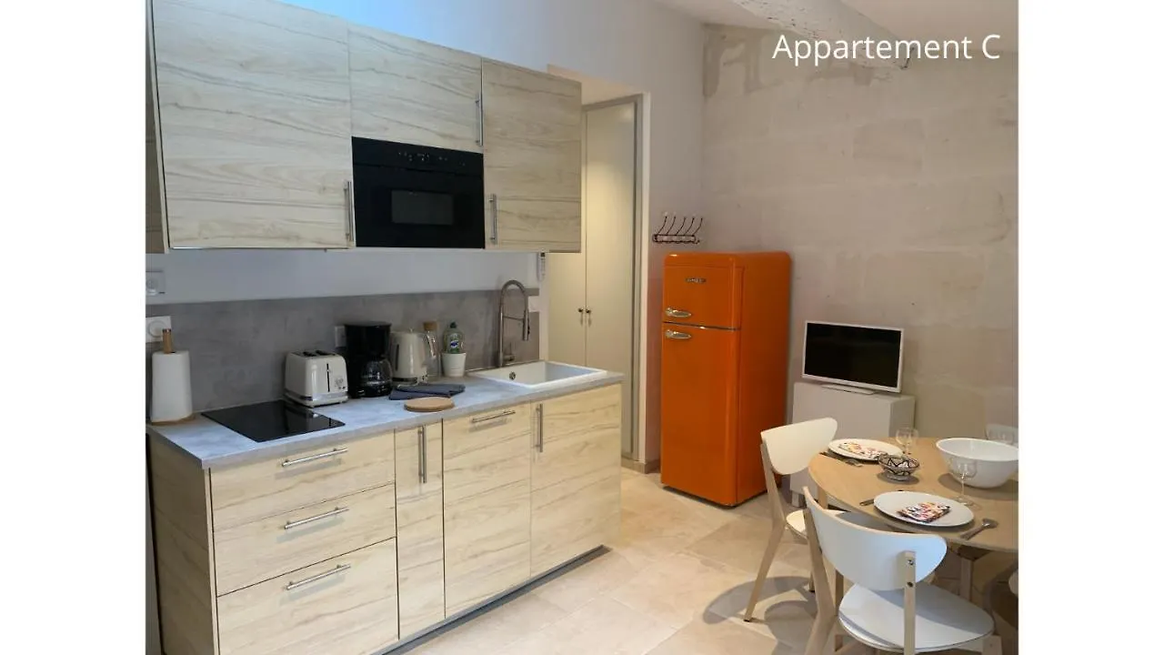 Holiday In Arles: Appartement De L'Amphitheatre Apartment