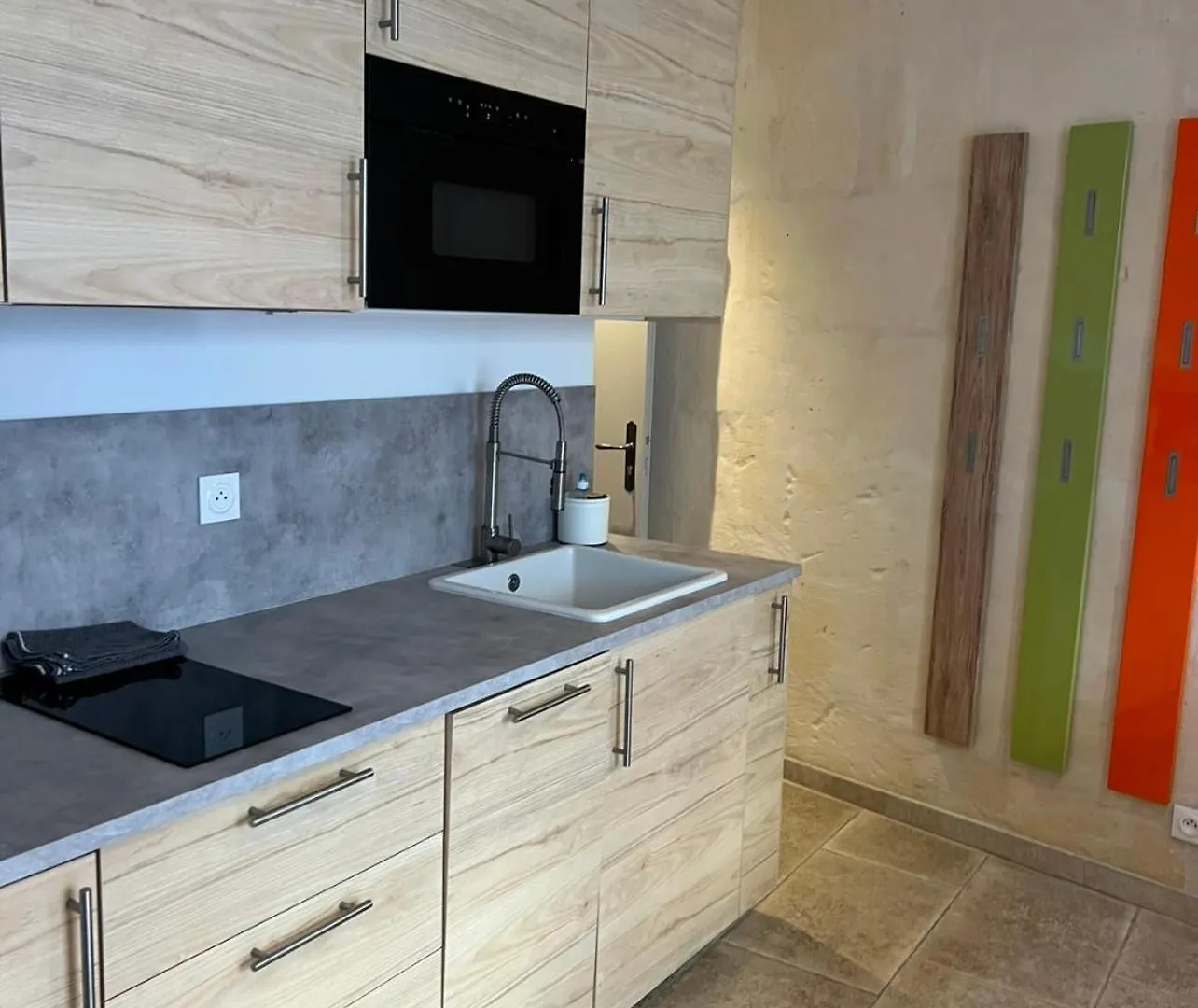 Holiday In Arles: Appartement De L'Amphitheatre 0*, Arles France