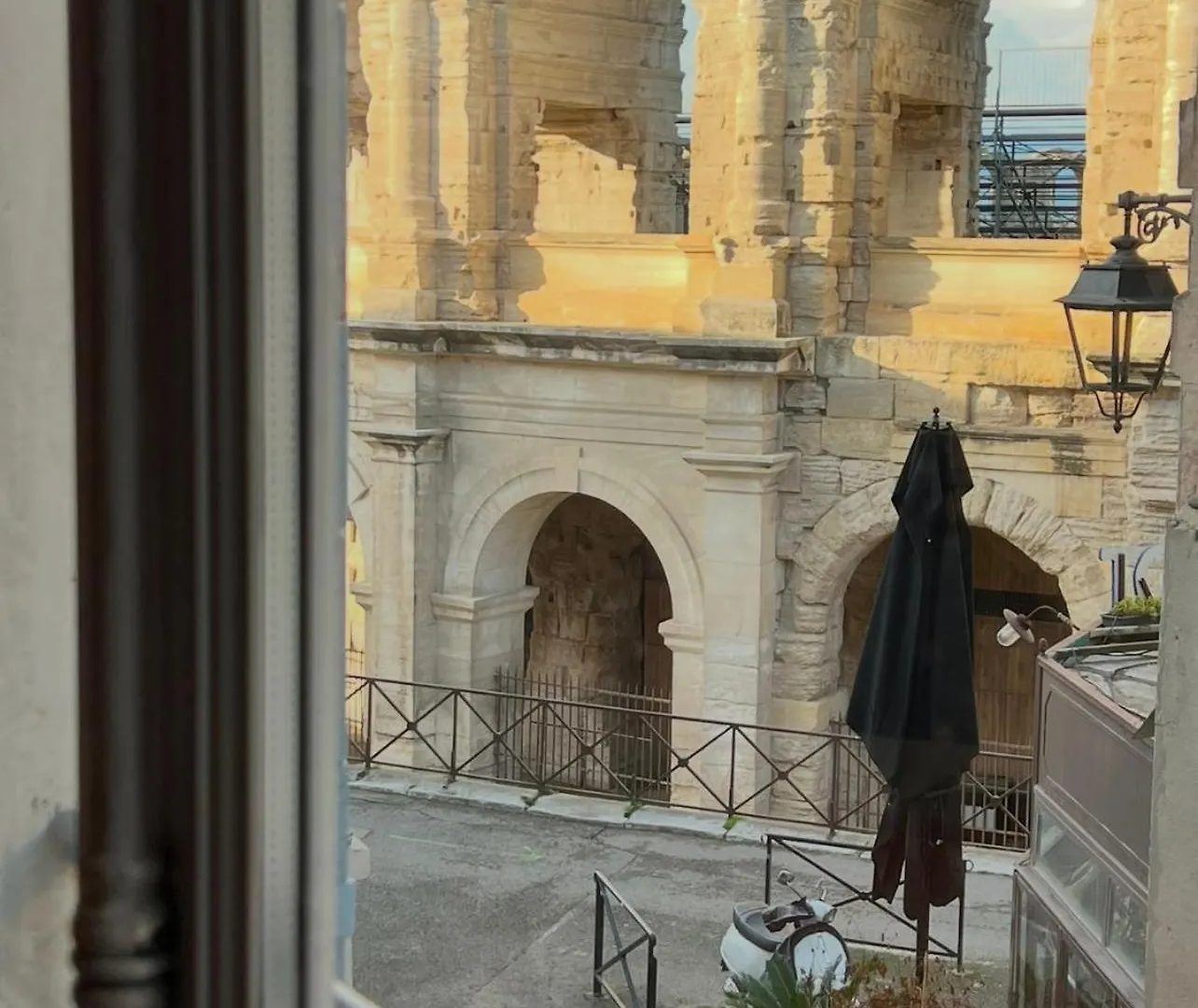 Holiday In Arles: Appartement De L\'Amphitheatre location