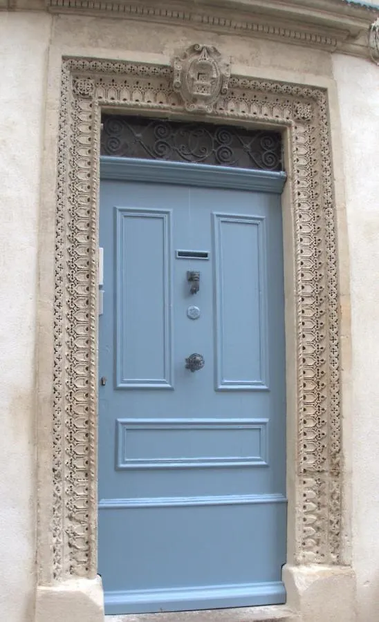 Holiday In Arles: Appartement De L'Amphitheatre Apartment